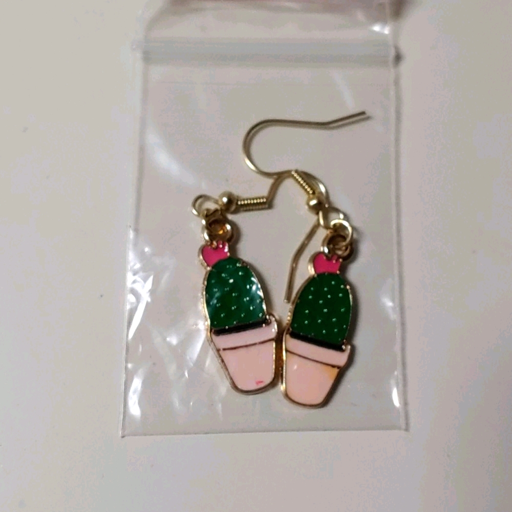 Handmade Plant earrings - Picture 3 of 4